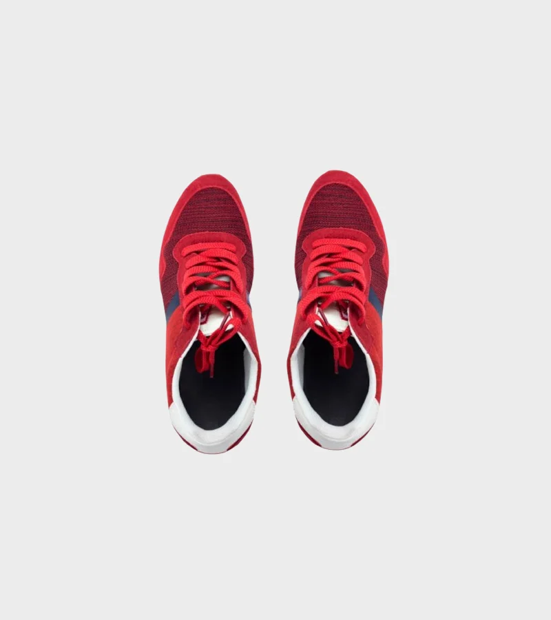 red-athletic-trainers-listing